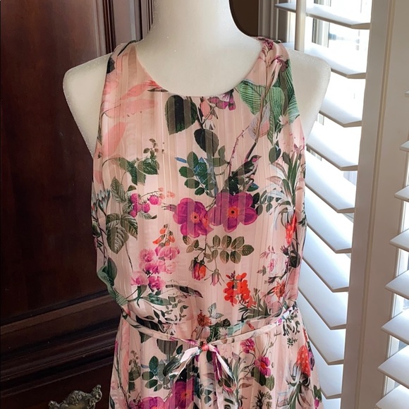 Banana Republic Dresses & Skirts - Banana Republic flower dress